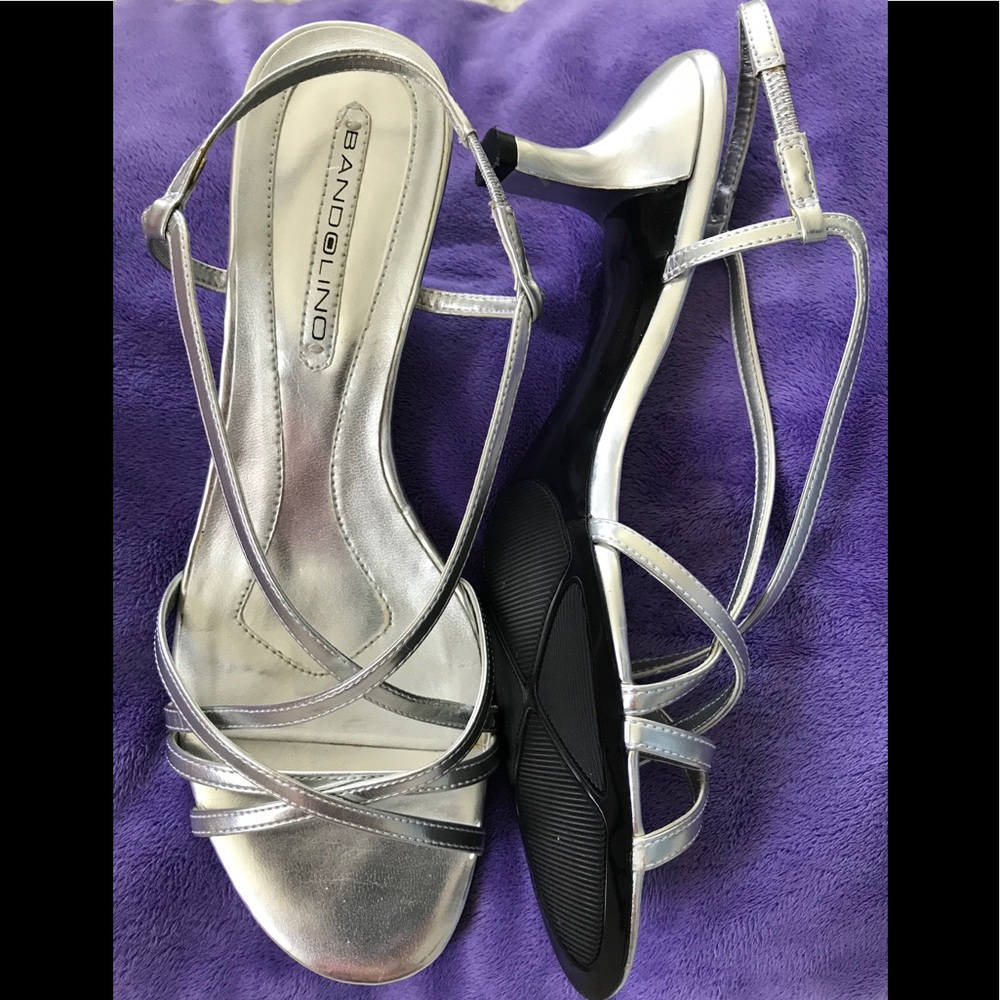 Pristine 💯 Bandolino Silver Sandals 2” heels